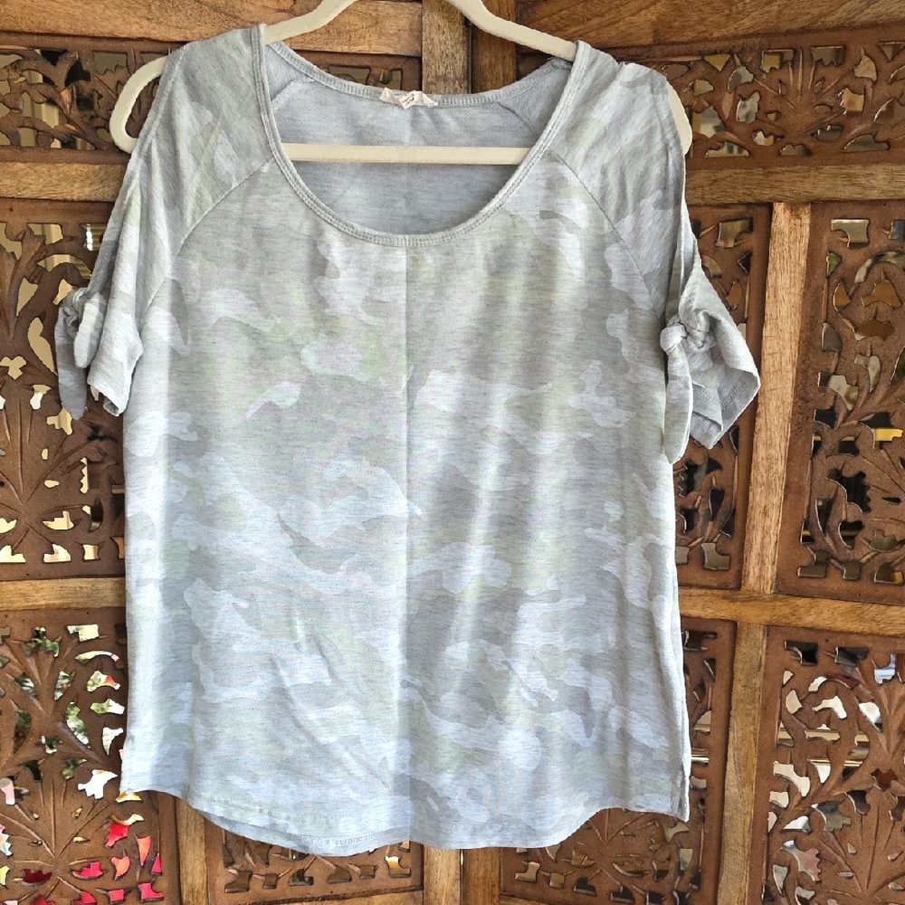 Jane and Delancey Light Gray Camouflage Short Sleeve Tee